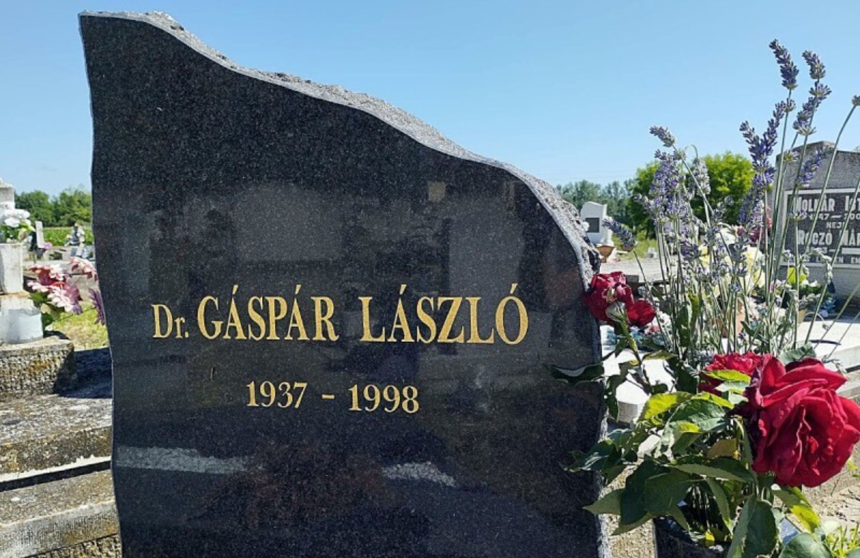 Dr. Gáspár László